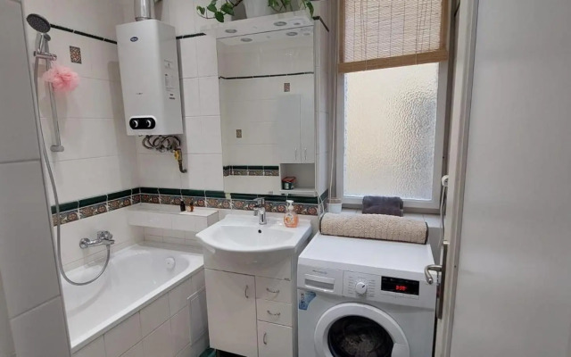 Anenska by Charles Bridge 2