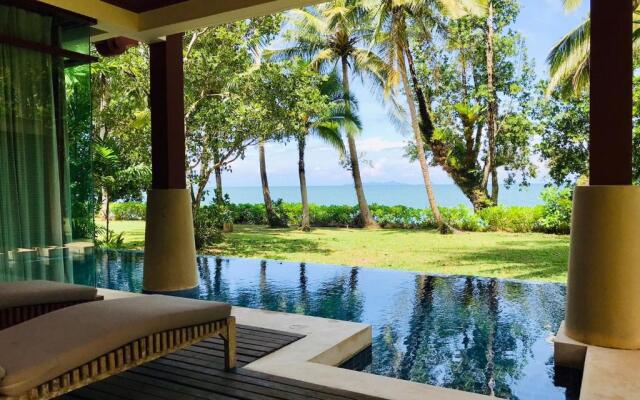 Amatapura Beachfront Villa 10