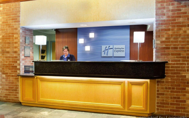 Holiday Inn Express Hotel & Suites Chicago-Midway Airport by IHG