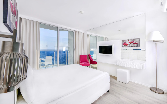 Le Bleu Hotel & Resort