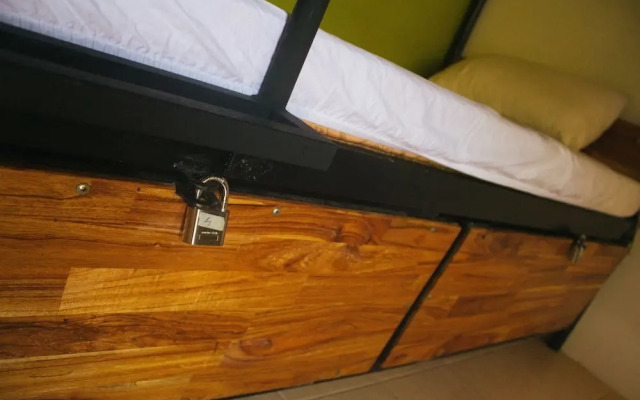 tropic hostel and restaurant
