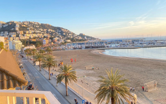 Agi Avenida Apartments