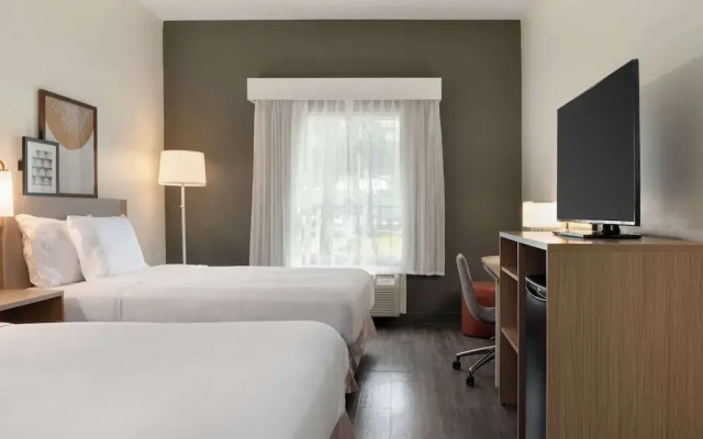 Super 8 Savannah
