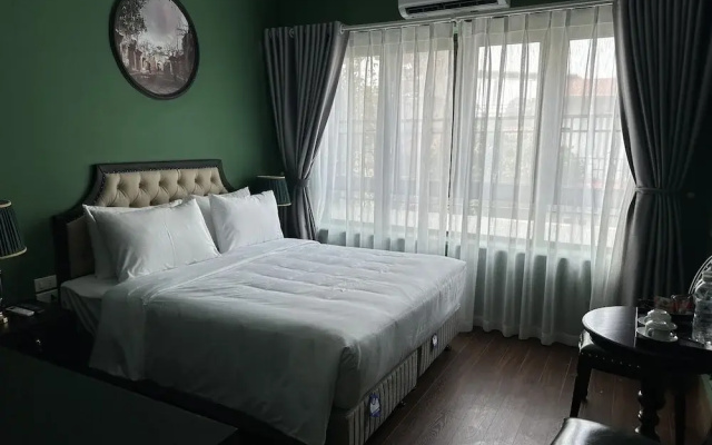 Madelise Adora Hotel