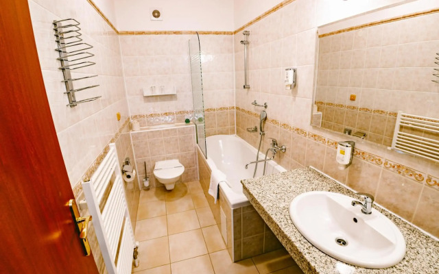 Greenwood Hotel
