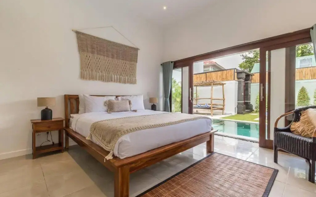 Oberoi new 4 bedr villa 5min walk from eat street&Beach