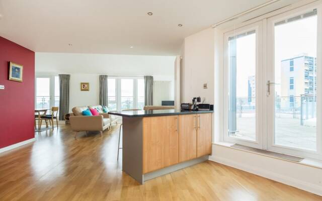 403 Outstanding Penthouse in Vibrant Leith With Secure Parking