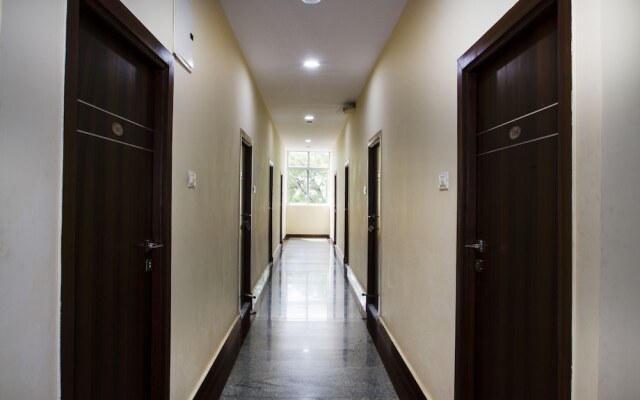 OYO 7627 Royal Plaza