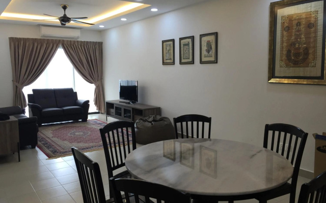 Rusnoor Homestay Alami Residensi 2-17-2 – Guest Rooms – Shah Alam