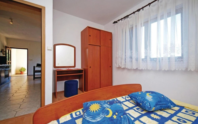 Beautiful Apartment in Jadrtovac With Wifi and 2 Bedrooms