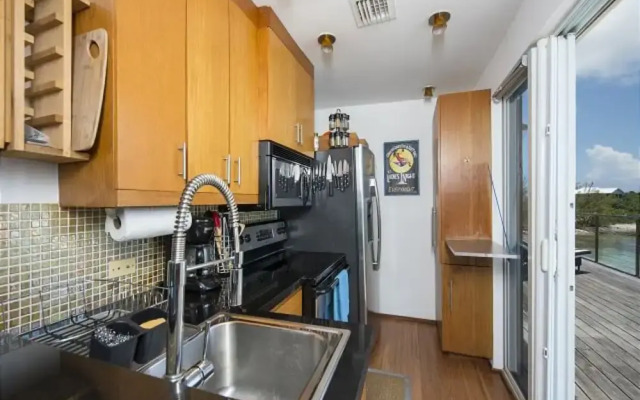 Touch of Class 1BR by Eleuthera Vacation Rentals