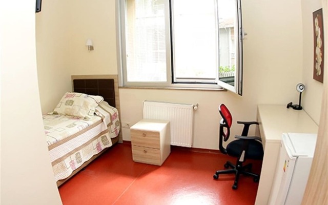 İkiz Palmiye Kiz Oğrenci Pansiyonu - Caters to Women - Hostel