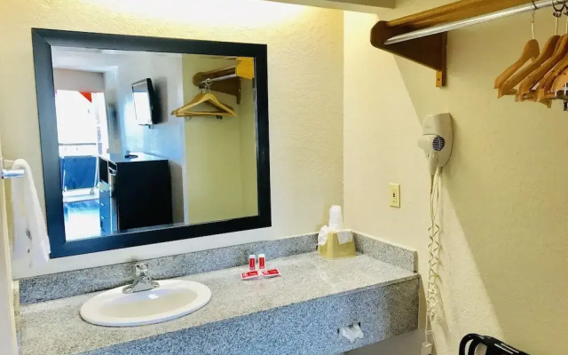 Econo Lodge Near Lackland Air Force Base-SeaWorld