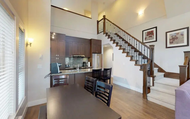 Harrison Lake View Suites