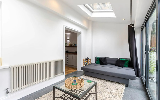 Cosy and Modern Battersea Home