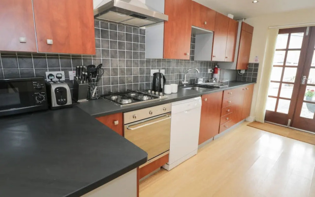 Whistle Stop Apartment