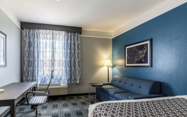 Platinum Inn & Suites Webster