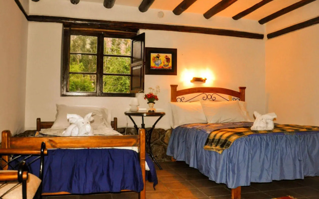 Lizzy Wasi Urubamba