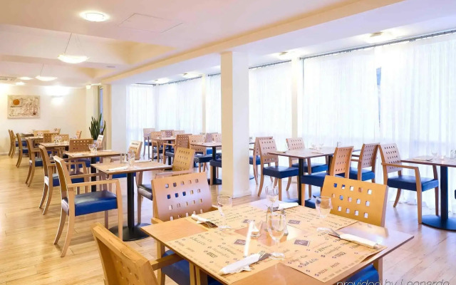 ibis Swansea