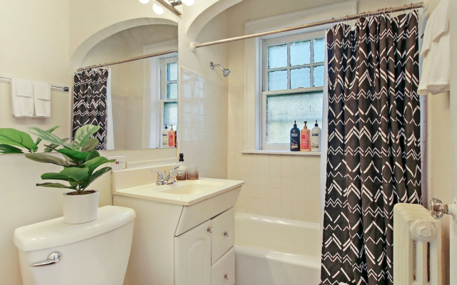 1-Bedroom Nice Apartment in Skokie