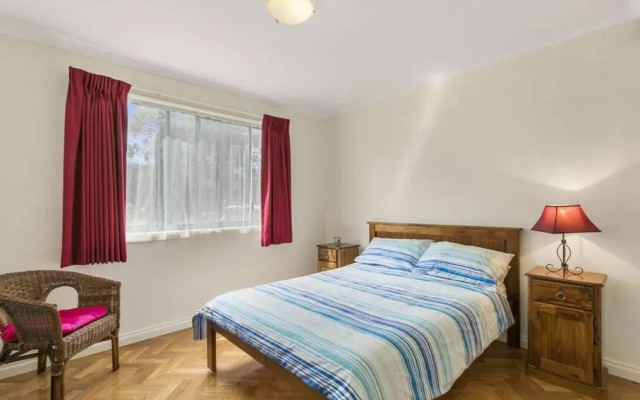 Phillip Island Time - Large home with self-contained apartment sleeps 11