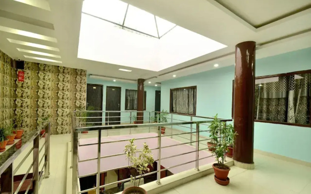 OYO 8622 Hotel Grand Inn