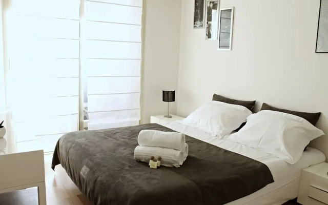 Viva Riviera Modern 2 Bedrooms balconies