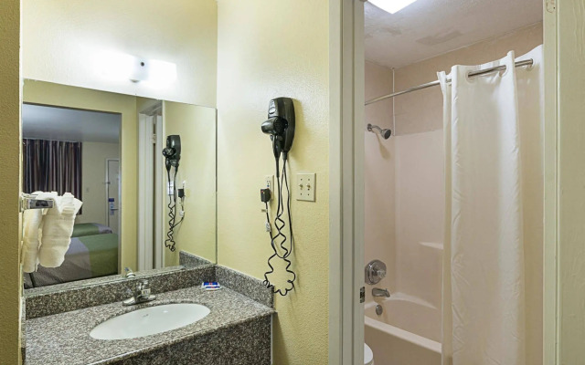 Motel 6 Livingston, TX