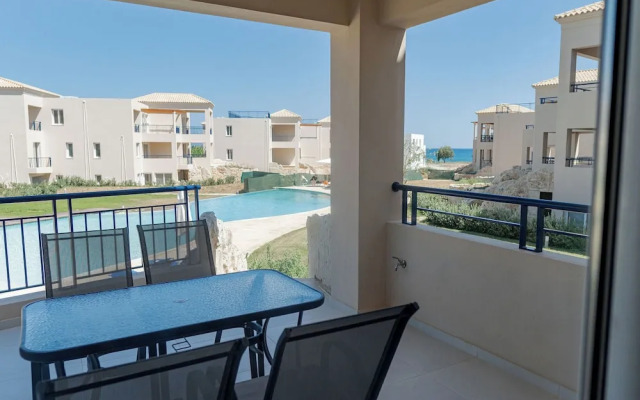 Phaedrus Living: Seaside Thalassa Cretan D101