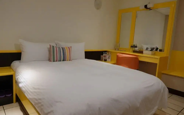 Corner Love Hotel