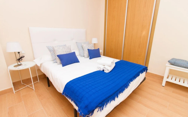 Delightful two bedroom Into Cathedral Square