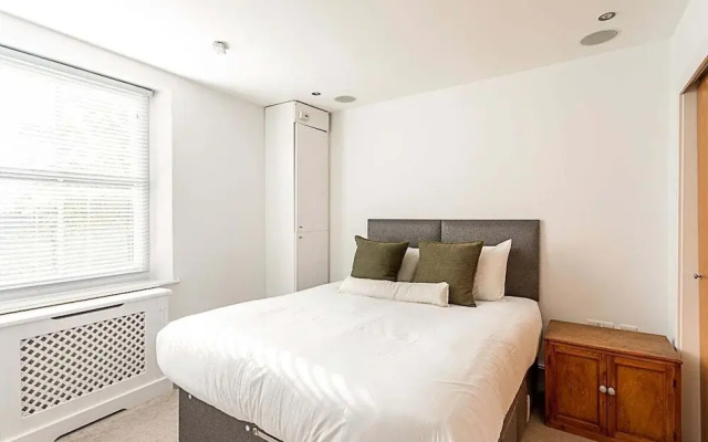 Elegant 3 bed Apartment in Earls Court