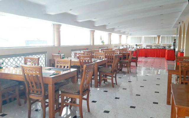 Grand Laurel Hotel