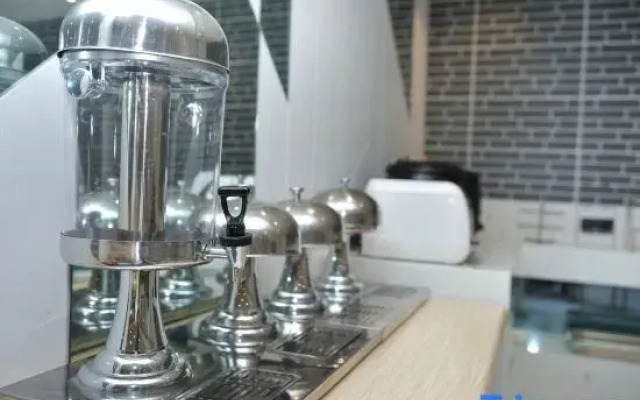 Xana Hotelle(Zhengzhou Sports center Branch)