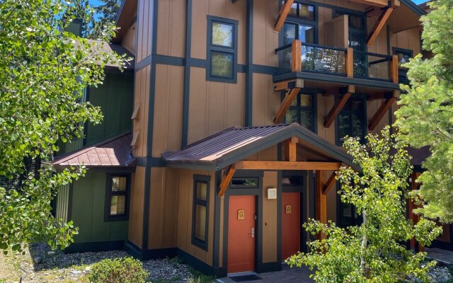 Solstice 18 Beautiful and Modern, Private Washer Dryer, Close to Eagle Lodge by RedAwning