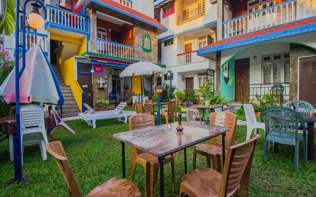 OYO 12902 Home Colourful Studio Home Candolim