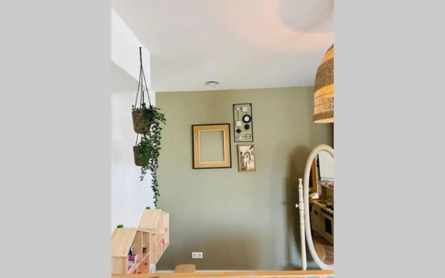 Warm welkom! Zeer ruime privé studio met tuin