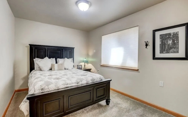 Montgomery Estates Bliss - Hot Tub, Pets, Family Fun!
