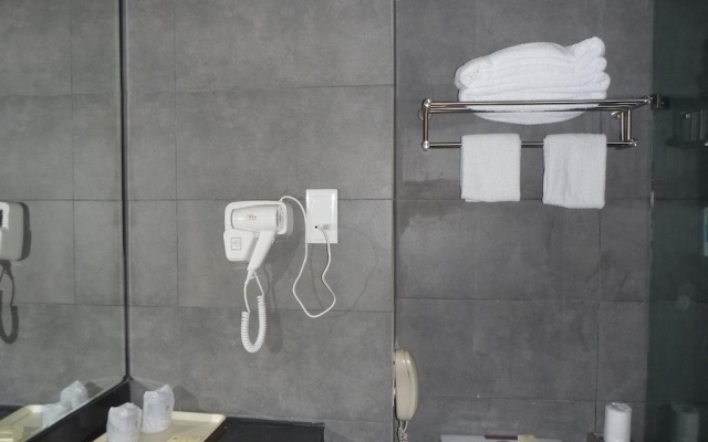 Airport Hotel – Bathroom – Shenzhen