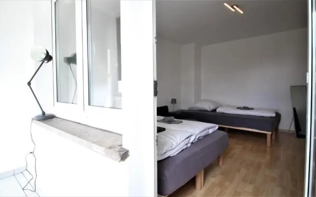 Private Room - Vineyards and City