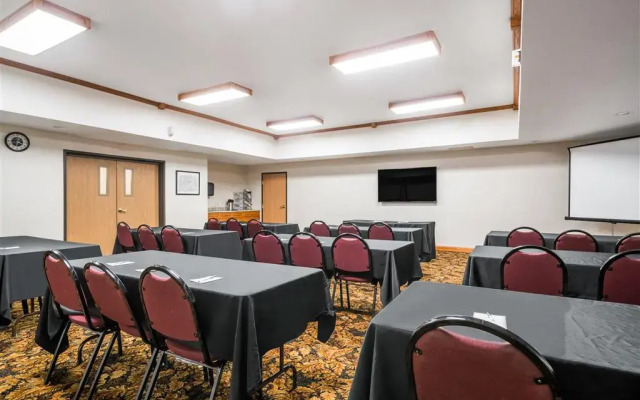 Travelodge & Suites by Wyndham Fargo/Moorhead