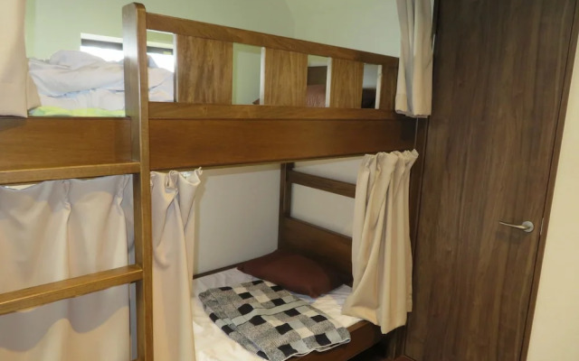 Azalea - Hostel