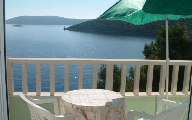 Tonka - 10 m From Beach - A6