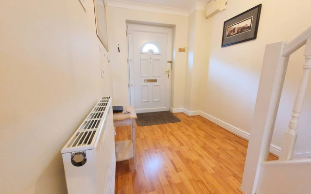 2-bedroom House Near Town With Superfast Wi-fi