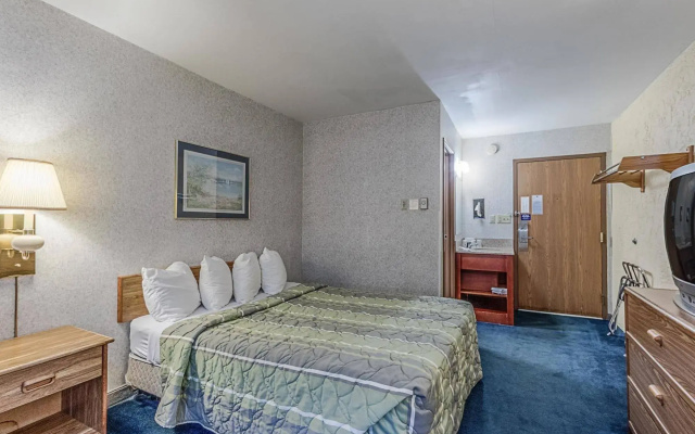 Days Inn by Wyndham La Crosse