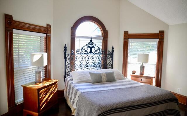 Brava House Bed and Breakfast