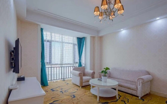 Vienna Hotel (Liuyang River Bridge Pedestrian Street)