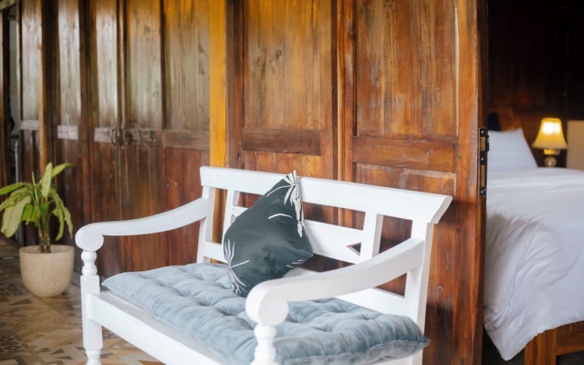 Breeze and Blossom Cottage Maguwo – Guest Rooms – Sleman