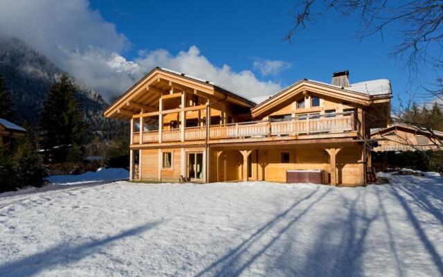 Chalet Isabelle Mountain lodge 5 star 5 bedroom en suite sauna jacuzzi