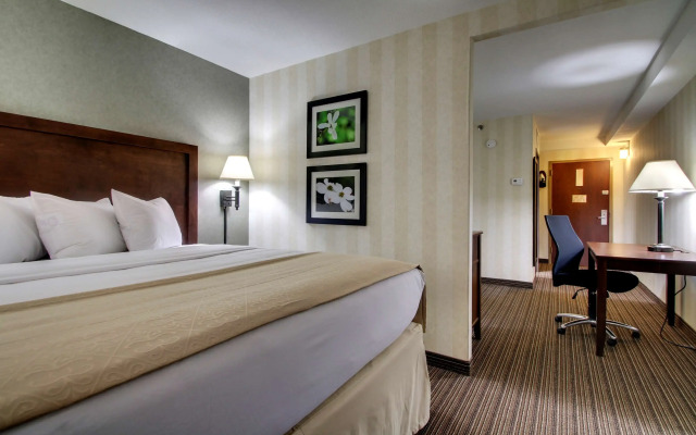 The Atrium Hotel on Third